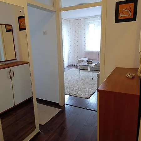 Cozy & Central, 5 Mins To Old Bridge Apartment