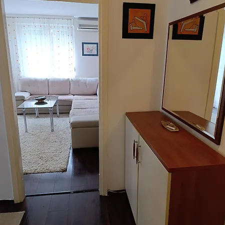 Apartment Cozy & Central, 5 Mins To Old Bridge *