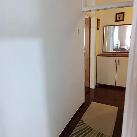 Apartment Cozy & Central, 5 Mins To Old Bridge