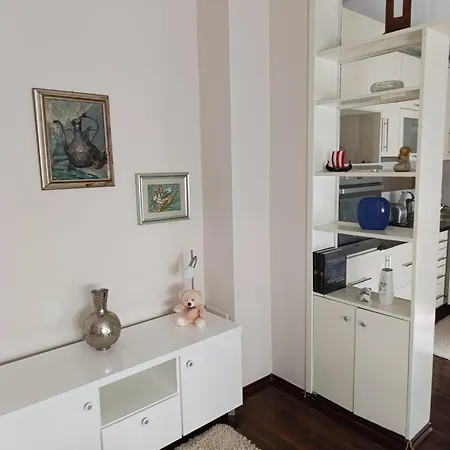 Cozy & Central, 5 Mins To Old Bridge Apartment *