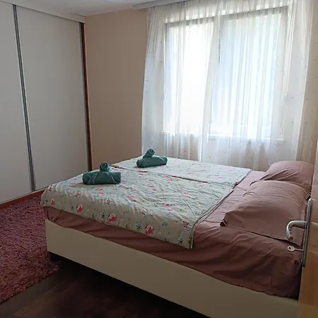 Cozy & Central, 5 Mins To Old Bridge Apartment