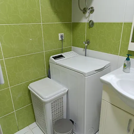 Apartment Cozy & Central, 5 Mins To Old Bridge *