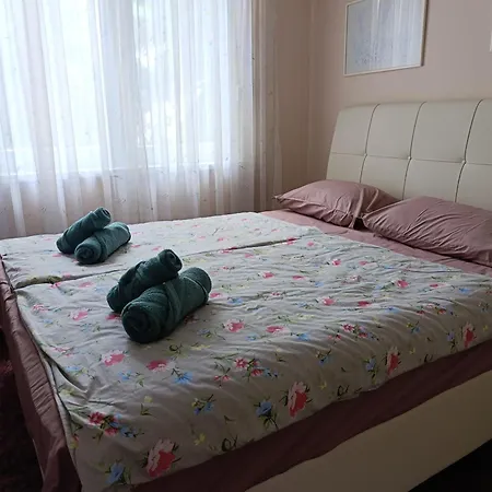 Cozy & Central, 5 Mins To Old Bridge Apartment