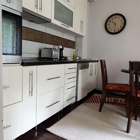 Apartment Cozy & Central, 5 Mins To Old Bridge *