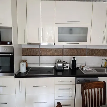 Apartment Cozy & Central, 5 Mins To Old Bridge