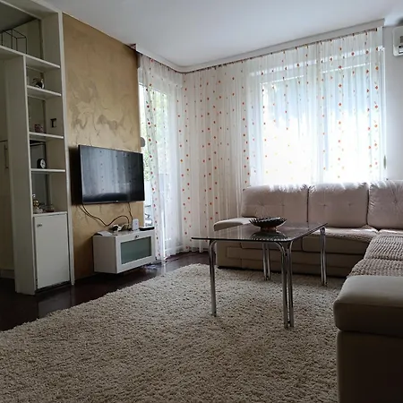 Cozy & Central, 5 Mins To Old Bridge Apartment