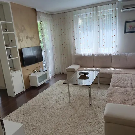 Cozy & Central, 5 Mins To Old Bridge Apartment *